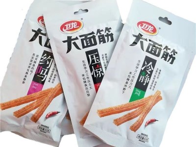 卫龙辣条大面筋批发65g大刀肉面筋儿时怀旧小吃麻辣手撕零食整箱图2