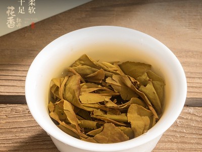厂货通福鼎白茶正宗白牡丹茶饼干茶紧压花香白牡丹小方片茶 叶礼盒图4