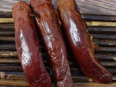 重庆柴火烟熏五花腊肉腊味咸肉特色川味下酒菜烹饪食用原切五花肉图3