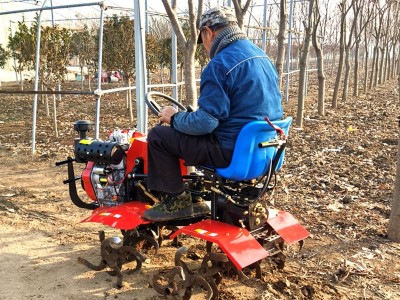 工厂批发水旱两用耕地犁地除草开沟起垄新款小型四驱乘坐式微耕机图4