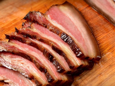 重庆石柱烟熏腊五花肉柏树枝熏老腊肉500克四川腊肉餐饮电商批发图4