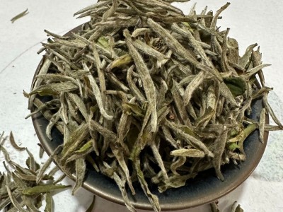 福鼎白茶2022年一级白毫银针毫香蜜韵可定制规格包装厂家批发图2