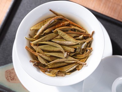 云南白茶批发白牡丹散茶云南源产地直发云南大叶种茶现货批发白茶图4
