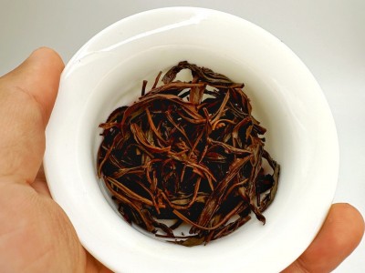 坦洋工夫红茶金牡丹2024年福建红茶高山散装茶蜜桃香茶叶厂家批发图3