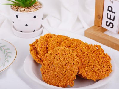 定制蟹香咸蛋黄糯米锅巴网红蟹黄小吃袋装休闲零食食品大礼包整箱图2