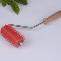 供应蜂胶滚轮 木滚轮 塑料滚轮蜂具厂家批发